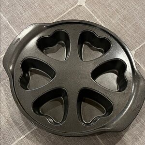 Wilton Heart-Shaped Baking Cupcake Muffin Pan EUC